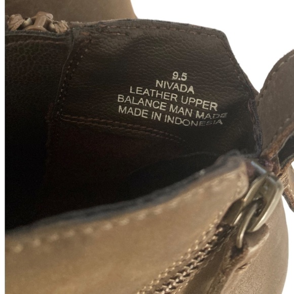 Blondo Nivada Leather Waterproof Ankle Bootie 9.5 Taupe Olive - Picture 7 of 8